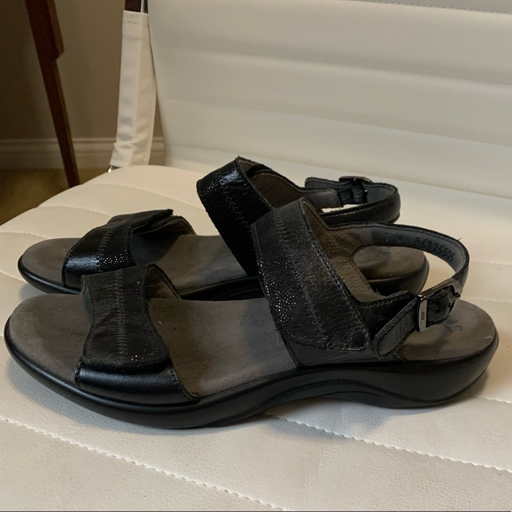 BRAND NEW Black Sparkly SAS sandals